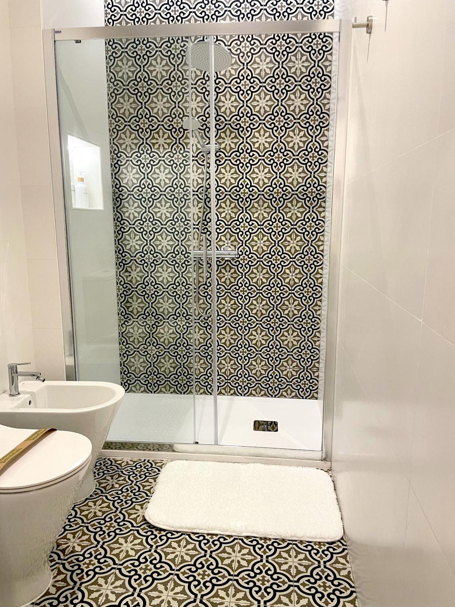 Piso Con Patio, 3 Habitaciones, En La Goleta Málaga Eksteriør billede